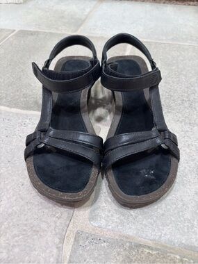 Teva Ventura Strappy Leather Wedge Sandals Women’s 7.5” Black Adjustable